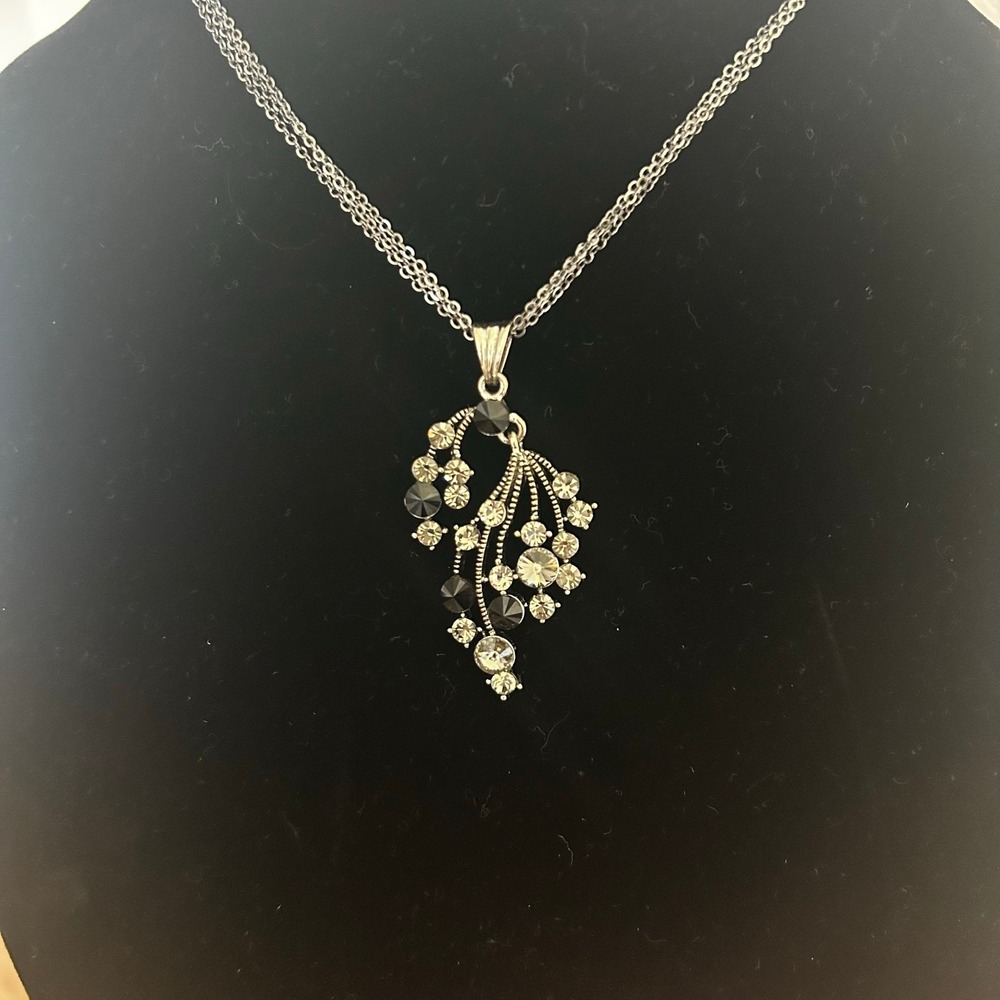 Y2K Silver Tone Black & Clear Rhinestone Waterfall Pendant Necklace Victorian